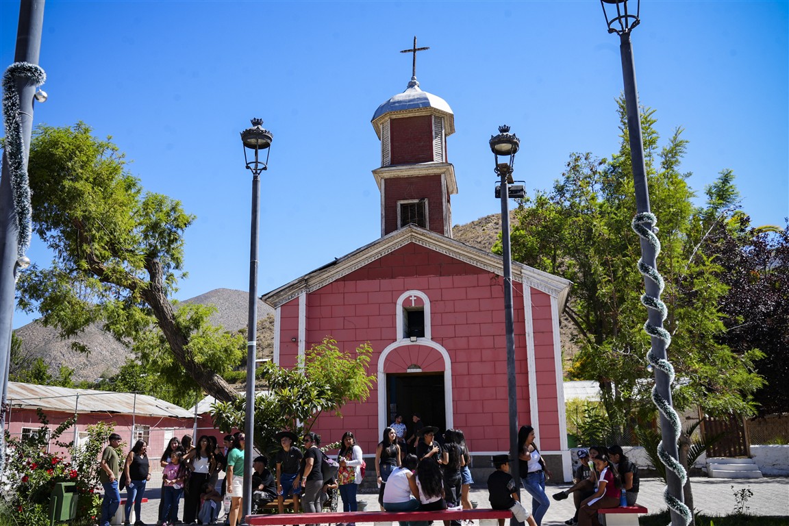 PASACALLES FOLCLÓRICO VELEHUÉN Medium